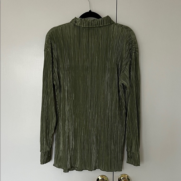 Green Pleated Button-Up Blouse - Picture 2 of 2